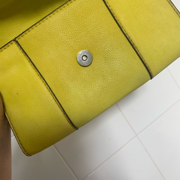 GUESS citron clutch - Picture 8 of 8